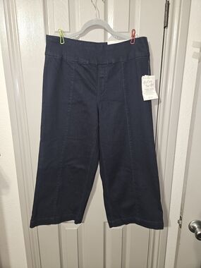 NWT Cato Navy Wide-Leg Cropped Pants